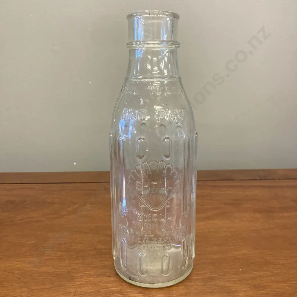 A c1940's/50's Glass Shell Motor Oil New Zealand One Pint Oil Bottle. H23cm Image 1++